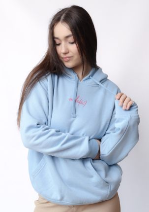 Original hoodie niebieska z różowym haftem Miło(ść)