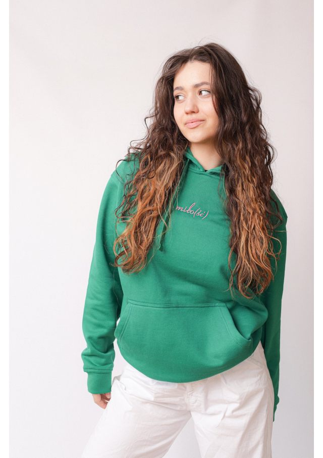 Original hoodie zielona z różowym haftem Miło(ść)